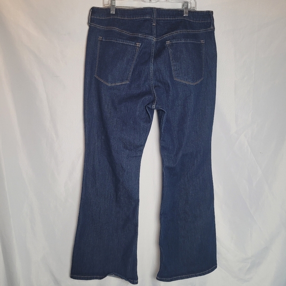 Old Navy High Rise Wow Flare Darkwash Jeans Women's Plus Size 18 Like New - Picture 3 of 8